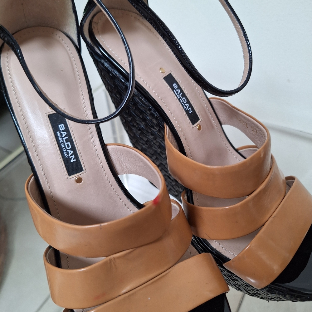 Elegant Black and Tan Wedge Sandals